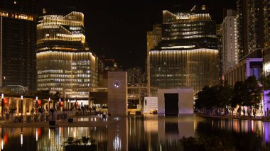 Hong Kong - 2 Mart 2025: Kai Tak bölgesindeki ikiz kulelerin dış kısmı. Kai Tak, Hong Kong 'un ilk çok amaçlı spor, eğlence ve eğlence merkezi oldu.