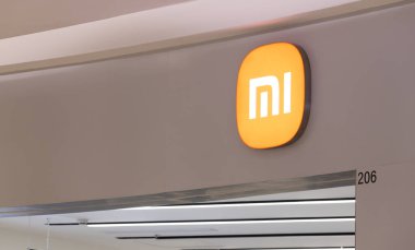 Shenzhen, Çin 30 Mart 2025: Nanshan Coastal City 'deki Xiaomi mağazasının dışı. Nanshan kıyı kenti Shenzhen 'deki en büyük alışveriş merkezlerinden biridir.