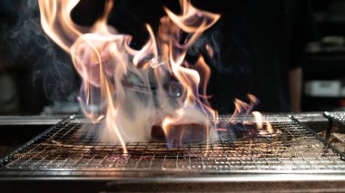 Japonya 'nın mutfağında Japon Wagyu ızgara yaptı.