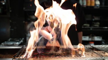 Japonya 'nın mutfağında Japon Wagyu ızgara yaptı.