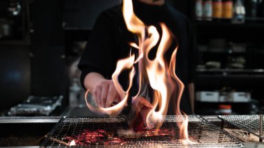 Japonya 'nın mutfağında Japon Wagyu ızgara yaptı.
