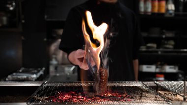 Japonya 'nın mutfağında Japon Wagyu ızgara yaptı.