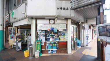 Fukuoka, Japonya - 18 Ocak 2025: Market, Kawabata Alışveriş Salonu, Hakata bölgesinde gelişen ilk ticaret alanıdır ve tarihi 130 yıldan daha eskiye dayanır.