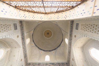 Özbekistan, Semerkant - Ekim 12024: Bibi-Khanym camiinin dışı. 15. yüzyılda, İslam dünyasının en büyük ve en görkemli camilerinden biriydi.