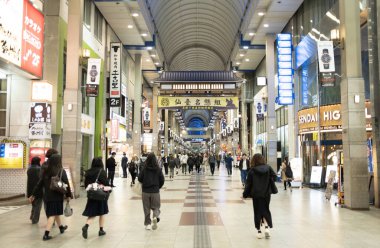 Sendai, Japonya, 17 Nisan 2025: Hapina Nakakecho Alışveriş Merkezi, Sendai 'de bir alışveriş caddesidir. Sendai, kuzey doğu Honshu 'nun en büyük şehridir.. 