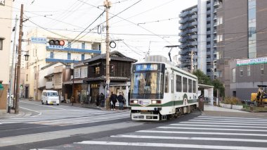 Kumamoto, Japonya 15 Ocak 2025 Kumamoto, Kumamoto tramvayı ana şehir içi taşımacılığıdır.
