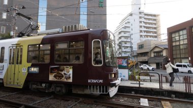 Kumamoto, Japonya 15 Ocak 2025 Kumamoto, Kumamoto tramvayı ana şehir içi taşımacılığıdır.