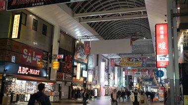 Kumamoto, Japonya, 15 Ocak 2025: Shimotori Alışveriş Salonu Kumamoto 'dadır. Kumamoto 'da büyük bir alışveriş merkezi.