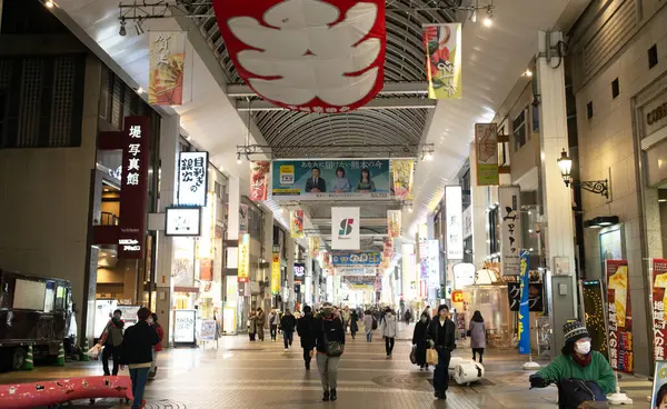 Kumamoto, Japonya, 15 Ocak 2025: Shimotori Alışveriş Salonu Kumamoto 'dadır. Kumamoto 'da büyük bir alışveriş merkezi.