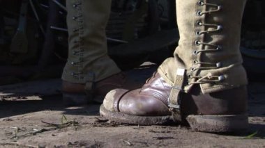ww2 Amerikan askerinin motorsikletli ayağına yakın çekim