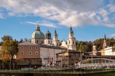 Yazın Salzburg ve Katedral manzarası, Salzburg, Avusturya