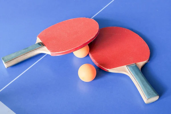 Ping Pong Tennis Tavolo Sfondo Con Due Racchette — Foto Stock