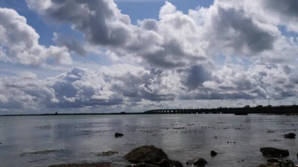フランスとオレロン島を結ぶオレロン橋 — ストック動画