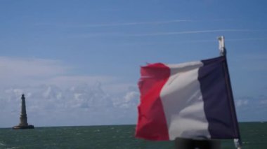 Atlantik Okyanusu 'nun ortasındaki gemide Fransız bayrağı