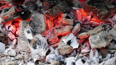 # Barbeküde kömürün yanmasını kapat #.