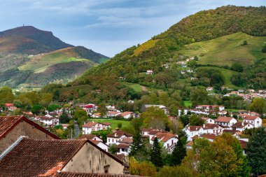 Saint Jean Pied de Port, Pireneler, Fransa manzarası
