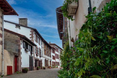 Saint Jean Pied de Port, Fransa 'dan Camino de Santiago' nun ilk adımları