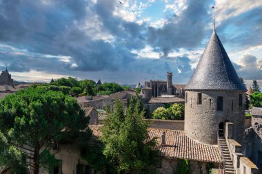 Carcassonne şehrinin manzarası, Fransa 'nın güneyinde güçlendirilmiş bir kasaba.