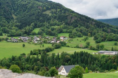 Savoie 'de küçük bir köy, Bauges sıradağları, Alpler, Fransa