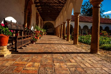 Kolombiya 'daki Santo Ecce Homo manastırı, Villa de Leyva' dan 8 kilometre uzaklıktaki Boyaca Bölgesi 'nin Sutamarchan belediyesinde bulunan 17. yüzyıldan kalma bir Dominik manastırı..