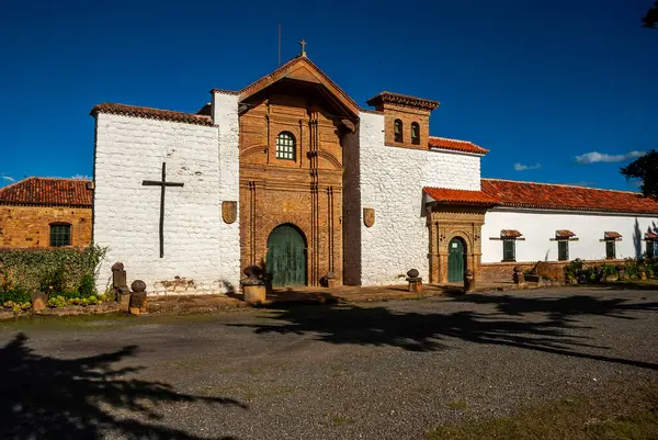 Kolombiya 'daki Santo Ecce Homo manastırı, Villa de Leyva' dan 8 kilometre uzaklıktaki Boyaca Bölgesi 'nin Sutamarchan belediyesinde bulunan 17. yüzyıldan kalma bir Dominik manastırı..