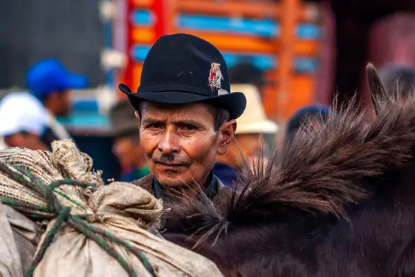 Boyaca bölgesinin ilk yerleşimcileri yaklaşık 12.000 yıl önce geldi. Milattan önce 500 'lerde. Muisca halkı, sosyal, kültürel ve üretken organizasyonun tezahüratlarıyla ülkenin en gelişmiş bölgelerini işgal etti.