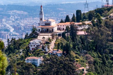 Düşmüş Monserrate Lordunun Bazilika Mabedi, Bogota 'nın doğusundaki Monserrate Tepesi' nin tepesinde bulunan ve Düşmüş Monserrate Lordu 'nun duası altında kutsanmış küçük bir Katolik ibadeti bazilikası. Bazilika, Inaug.