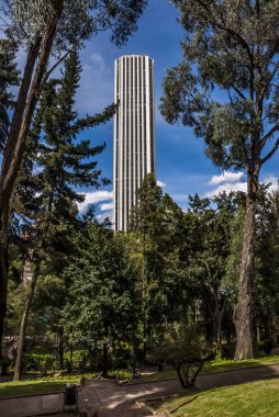 Kolombiya 'nın başkenti Bogota, son yıllarda modern mimarinin merkezi haline geldi. Bu yeni binalar sadece mimari gelişmeleri değil, aynı zamanda şehrin canlı kimliğini de yansıtıyor. Bu yapıların nasıl işlediğini keşfedin.