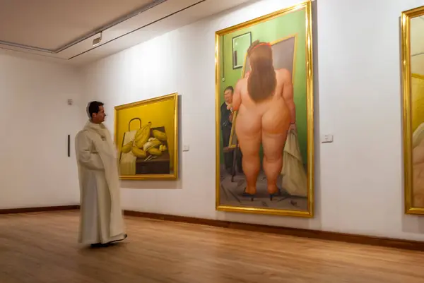 Botero Müzesi, Bogota 'nın tarihi ve kültürel merkezi La Candelaria' da yer almaktadır. Sergide sanatçı Fernando Botero tarafından Kolombiya 'ya bağışlanan büyük bir eser koleksiyonu yer alıyor. Eserlerinden 87 tanesi onun evrensel koleksiyonuna tekabül ediyor. 