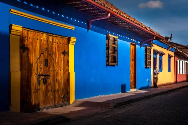 La Candelaria, Kolombiya 'nın başkenti Bogota' nın başkenti Bogota 'nın 17 numaralı şehridir. Kasaba 6 Ağustos 1538 'de kuruldu ve ilk kilise inşa edildi. Bu kasaba histo 'yu kapsar.