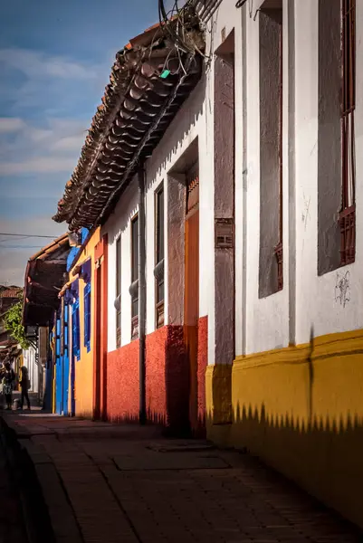 La Candelaria, Kolombiya 'nın başkenti Bogota' nın başkenti Bogota 'nın 17 numaralı şehridir. Kasaba 6 Ağustos 1538 'de kuruldu ve ilk kilise inşa edildi. Bu kasaba histo 'yu kapsar.