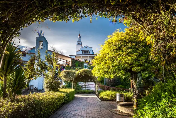 Düşmüş Monserrate Lordunun Bazilika Mabedi, Bogota 'nın doğusundaki Monserrate Tepesi' nin tepesinde bulunan ve Düşmüş Monserrate Lordu 'nun duası altında kutsanmış küçük bir Katolik ibadeti bazilikası. Bazilika, Inaug.