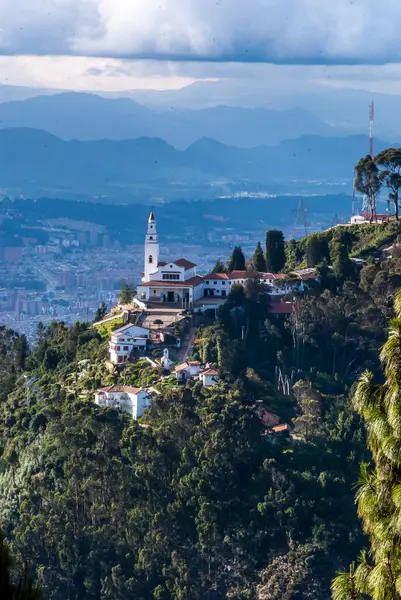 Düşmüş Monserrate Lordunun Bazilika Mabedi, Bogota 'nın doğusundaki Monserrate Tepesi' nin tepesinde bulunan ve Düşmüş Monserrate Lordu 'nun duası altında kutsanmış küçük bir Katolik ibadeti bazilikası. Bazilika, Inaug.
