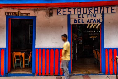 SALENTO QUINDIO COLOMBIA, 30 _ 12 _ 2014 _ Güzel cadde ve Kolombiya 'nın Quindio bölgesinde yer alan küçük Salento kasabasının cepheleri