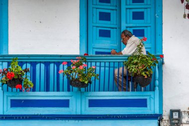 SALENTO QUINDIO COLOMBIA, 30 _ 12 _ 2014 _ Güzel cadde ve Kolombiya 'nın Quindio bölgesinde yer alan küçük Salento kasabasının cepheleri