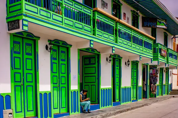 SALENTO QUINDIO COLOMBIA, 30 _ 12 _ 2014 _ Güzel cadde ve Kolombiya 'nın Quindio bölgesinde yer alan küçük Salento kasabasının cepheleri