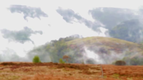Walijskie Wzgórze Chmurami Wznoszącymi Się Burzy Deszczowej Góry Wideo Nieostre — Wideo stockowe