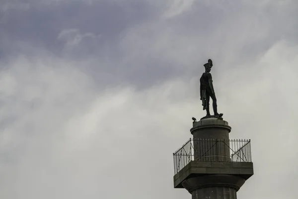 位于北威尔斯州安克雷市安克雷西柱顶的安克雷塞侯爵夫人 从左到左 心灵感应 — 图库照片