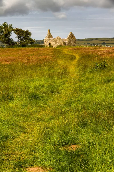 Capel Lligwy Καταστροφή Του 12Ου Αιώνα Παρεκκλήσι Εκκλησία Γρασίδι Copyspace — Φωτογραφία Αρχείου