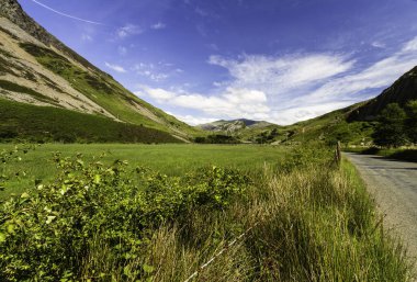 Yr Wyddfa ya da Snowdon Drws Y Coed manzarası. Eryri veya Snowdonia Milli Parkı, Galler, Geniş Açı.