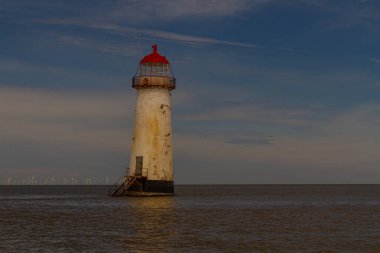 Ayr Noktası veya Talacre Deniz Feneri, Galler, İngiltere 'nin kuzey sahilinde yer alır.