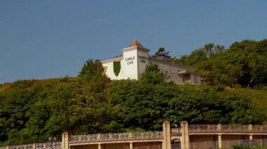 Video, Great Orme, Llandudno, Conwy County, North Wales, İngiltere 'deki alt teleferik istasyonu..