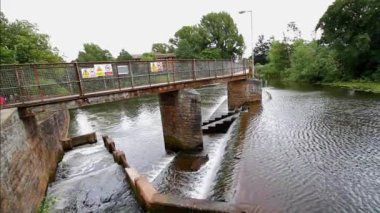 TAUNTON, İngiltere 30 Temmuz 2021: Video, Fransız Weir Köprüsü, manzara, Taunton, İngiltere, İngiltere.