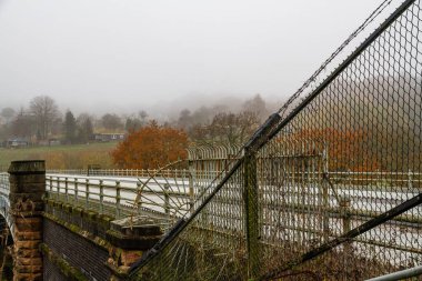 Severn Nehri üzerinden Elan Aqueduct 'u taşıyan Severn Nehri boru köprüsü Birmingham' a su taşır..