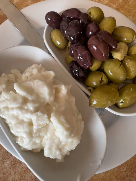 Tipikus Étel Ibizán Spanyolországban Híres Kezdő Olívabogyó Alioli Val Fokhagyma — Stock Fotó