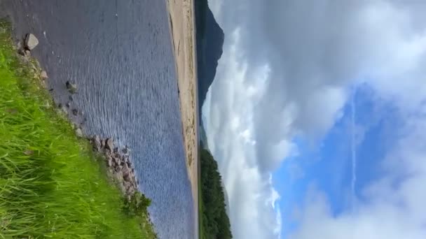 Vertical Video View Beautiful Lock Scotland Summer Season Scottish Landscape — Vídeo de Stock
