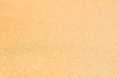 Parlak bulanık bokeh ile altın ışıltılı arka plan.