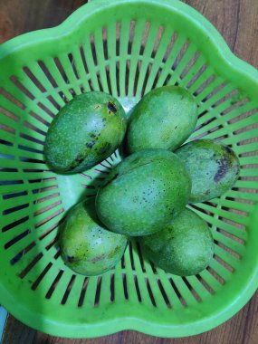 Markette taze kivi meyvesi