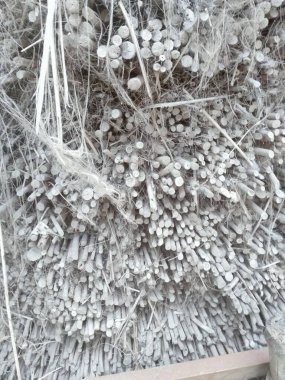 Bir sürü siyah ve beyaz taş.