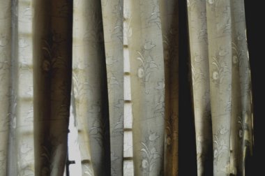 Penceredeki perdeler